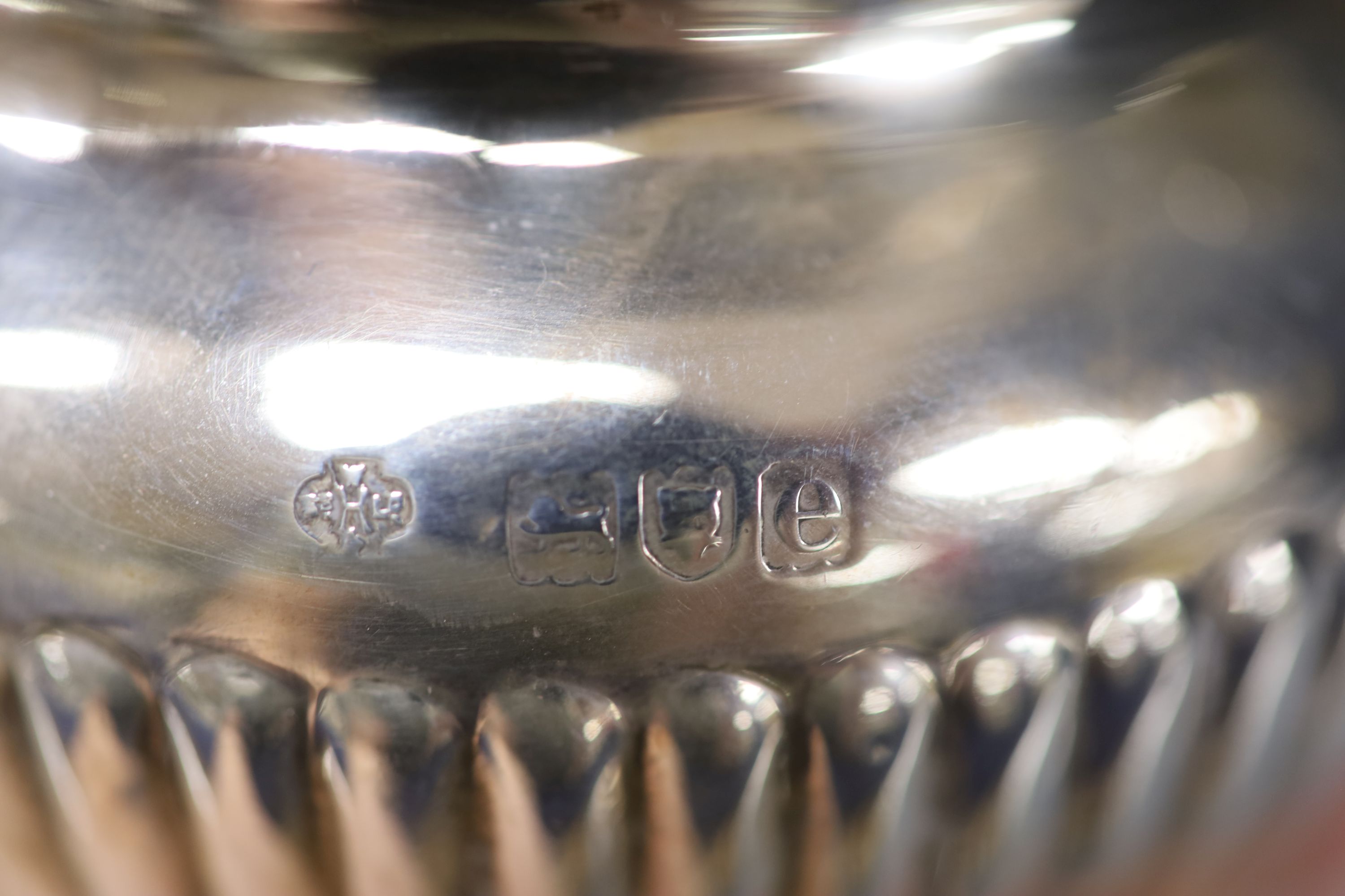 A late Victorian silver sugar bowl William Hutton & Sons, London, 1900, 6.5oz.
